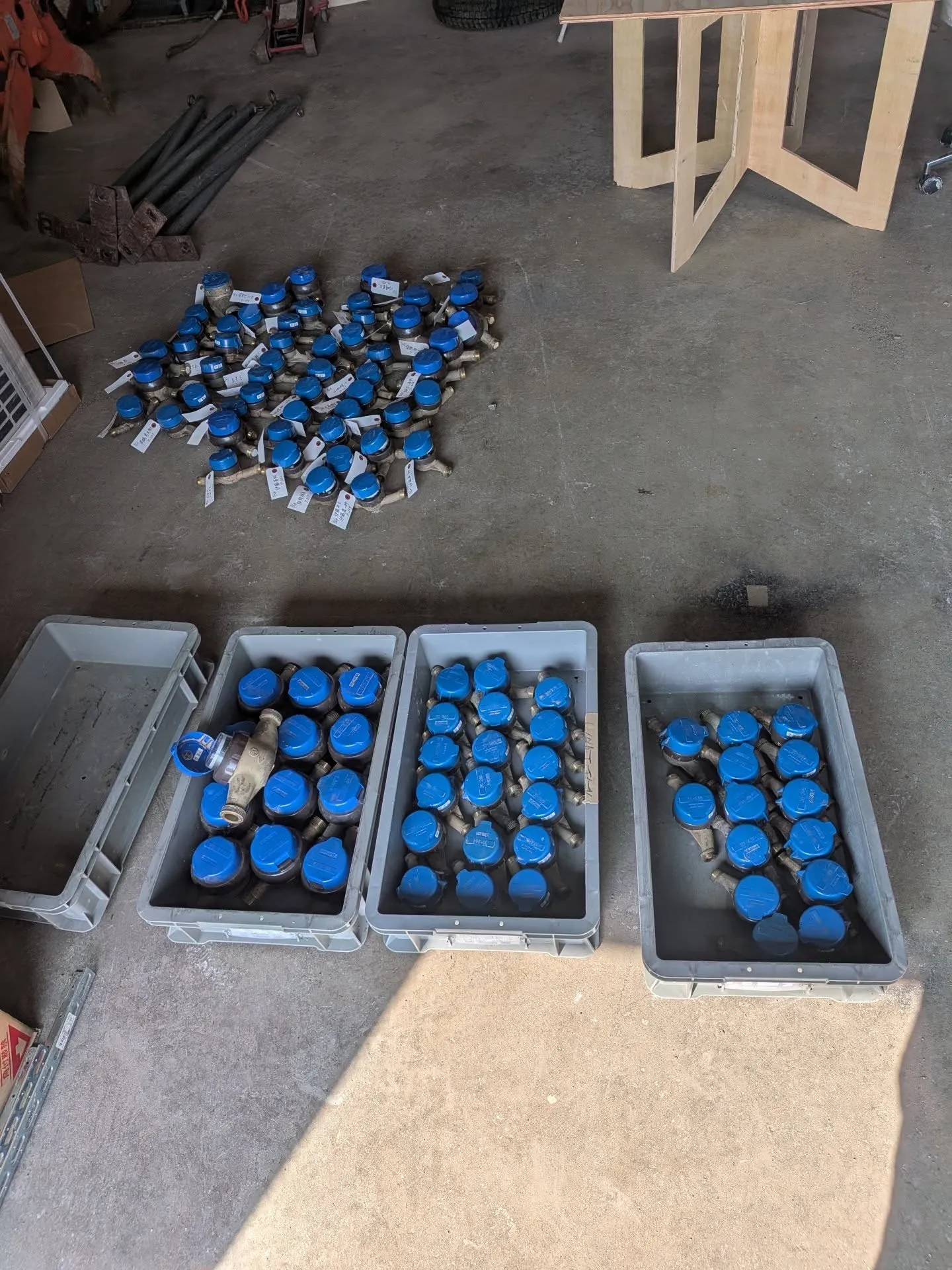 毎年恒例のメーター交換やっと終わりました。