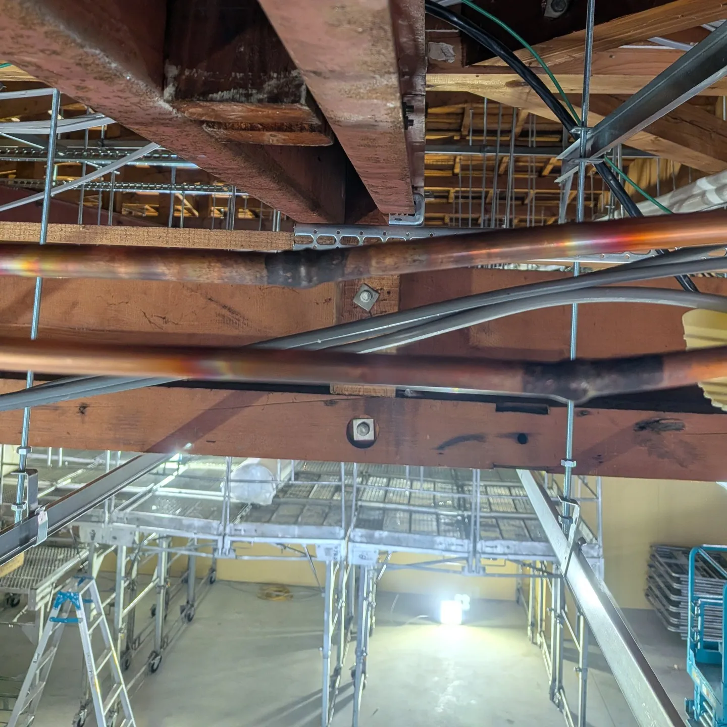 某工場のエアコン設備工事